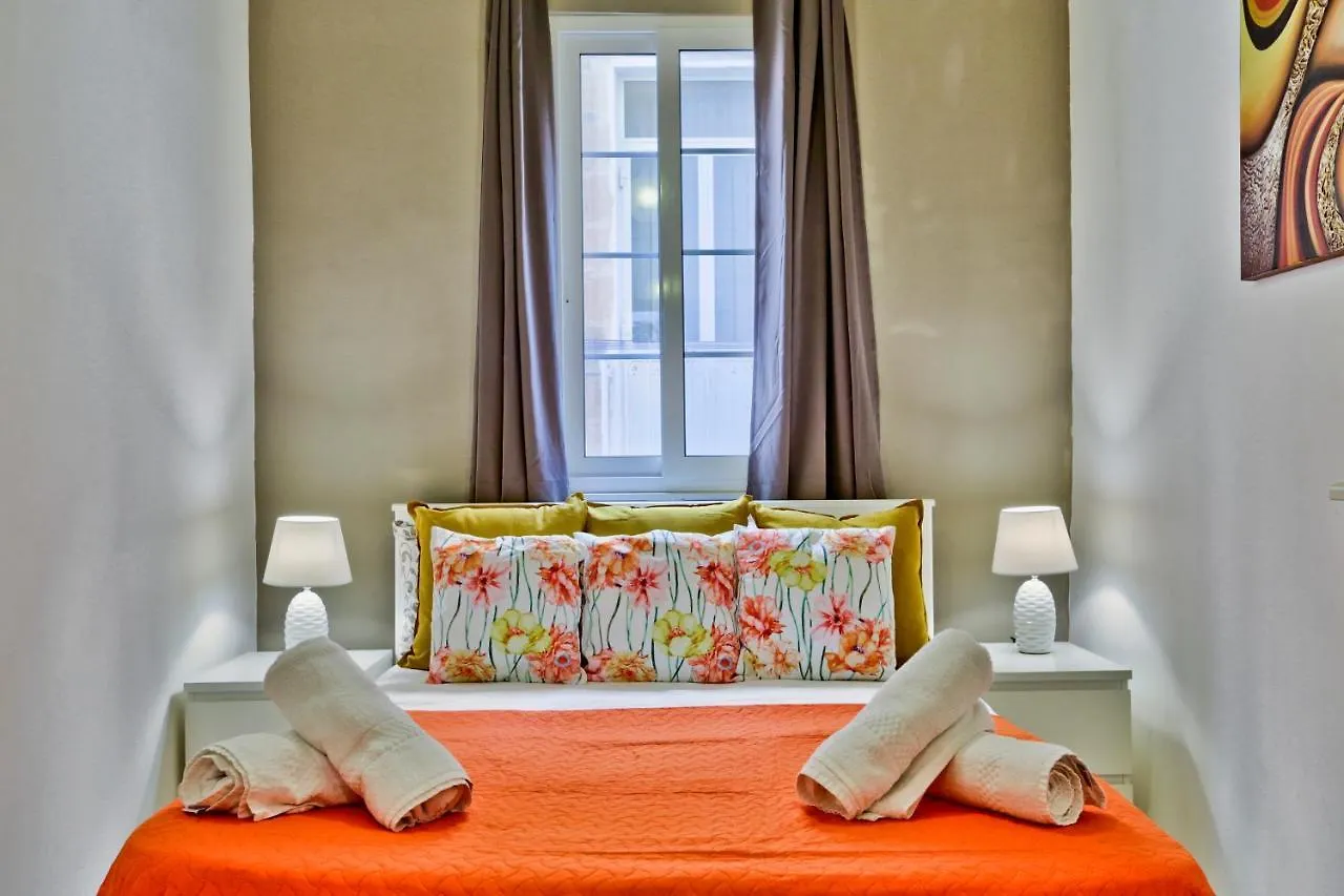 Charming Valletta 1 Bedroom Apartment Off Republic Street Sleeps 4 Malte