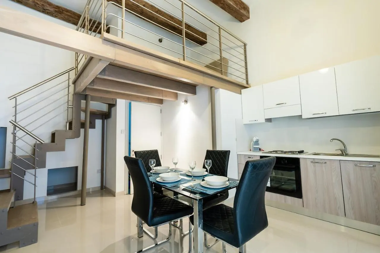 Charming Valletta 1 Bedroom Apartment Off Republic Street Sleeps 4
