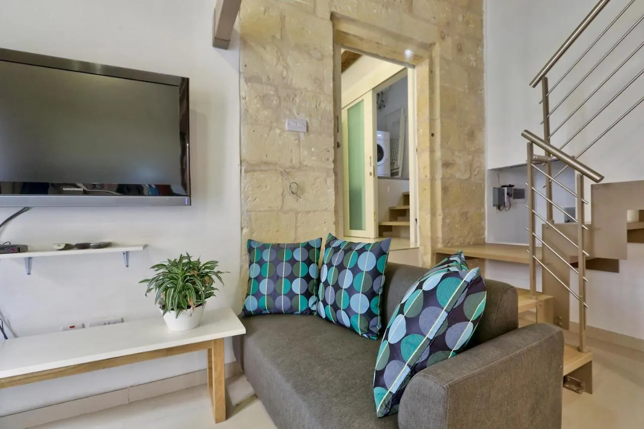 Charming Valletta 1 Bedroom Apartment Off Republic Street Sleeps 4 0*,