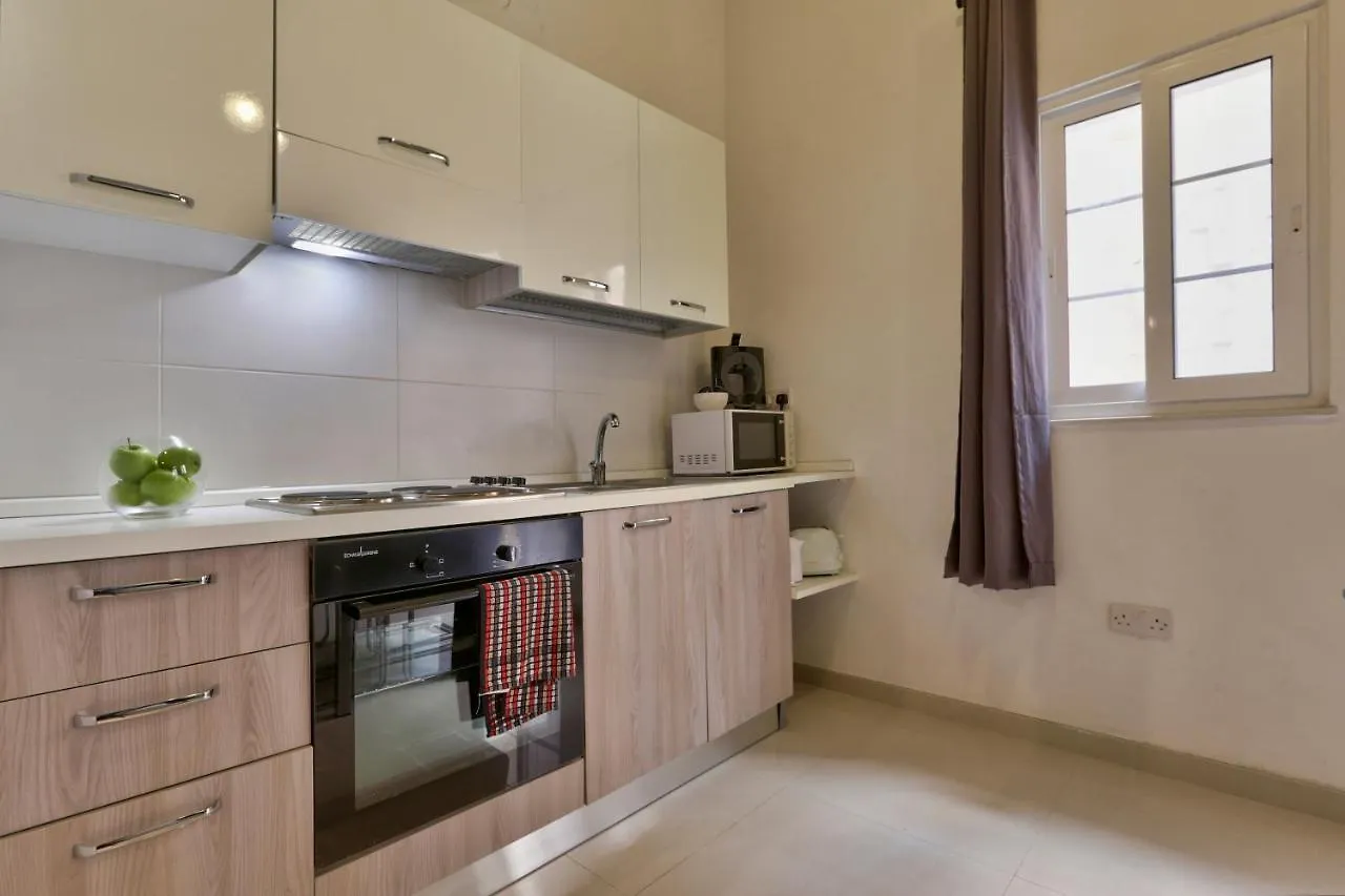 Charming Valletta 1 Bedroom Apartment Off Republic Street Sleeps 4