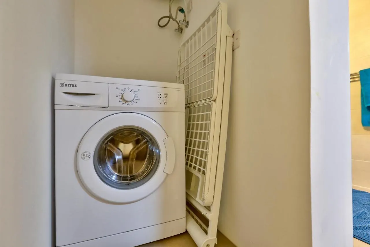 Charming Valletta 1 Bedroom Apartment Off Republic Street Sleeps 4